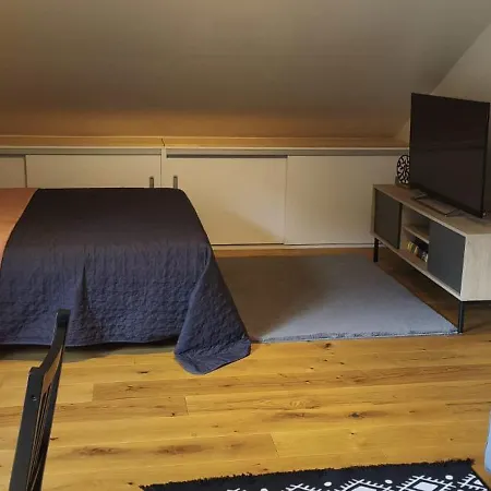 Nest Brčálník